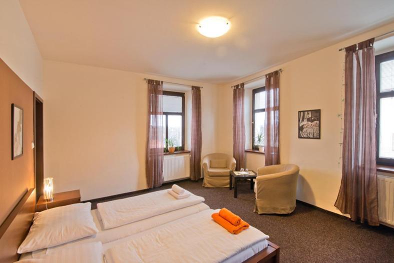 Hotel U Zlatého býka Písek Habitación foto