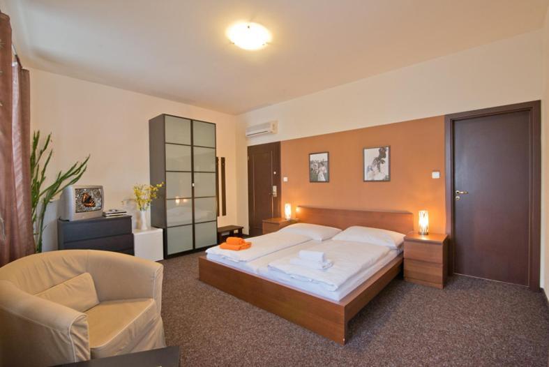 Hotel U Zlatého býka Písek Habitación foto